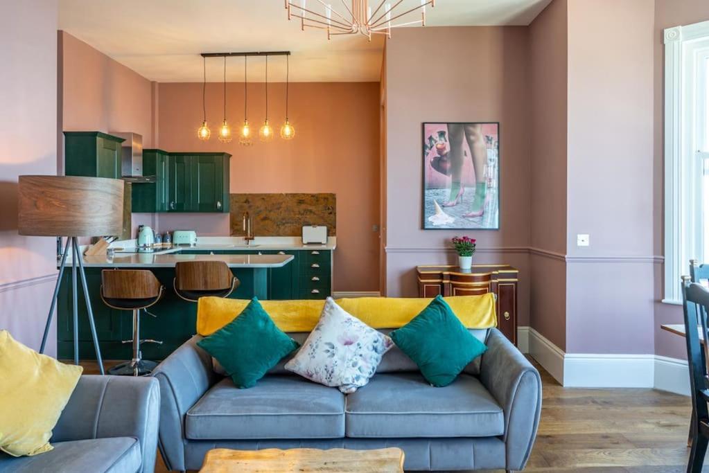 Stylish Beachfront Apartment, Sweeping Ocean Views And Luxury Touches Херн-Бей Экстерьер фото