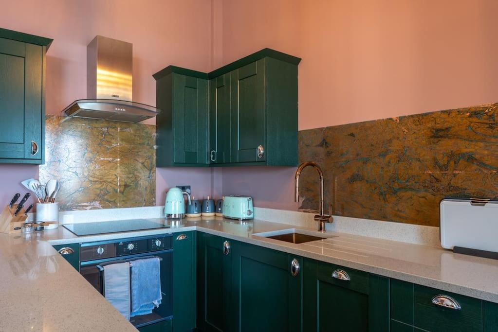 Stylish Beachfront Apartment, Sweeping Ocean Views And Luxury Touches Херн-Бей Экстерьер фото