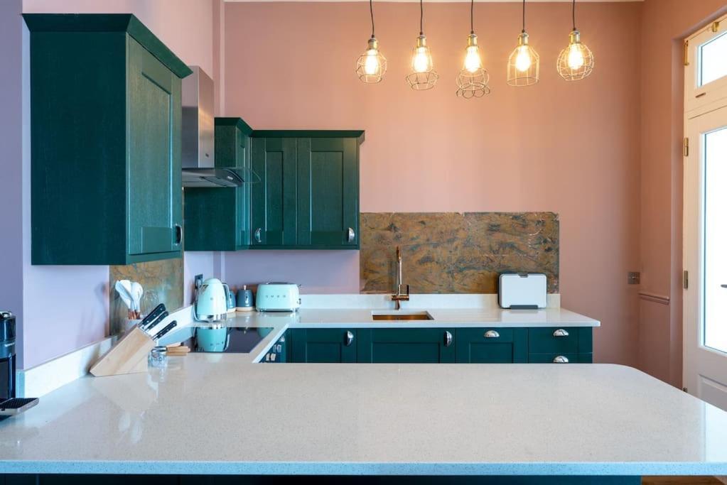 Stylish Beachfront Apartment, Sweeping Ocean Views And Luxury Touches Херн-Бей Экстерьер фото